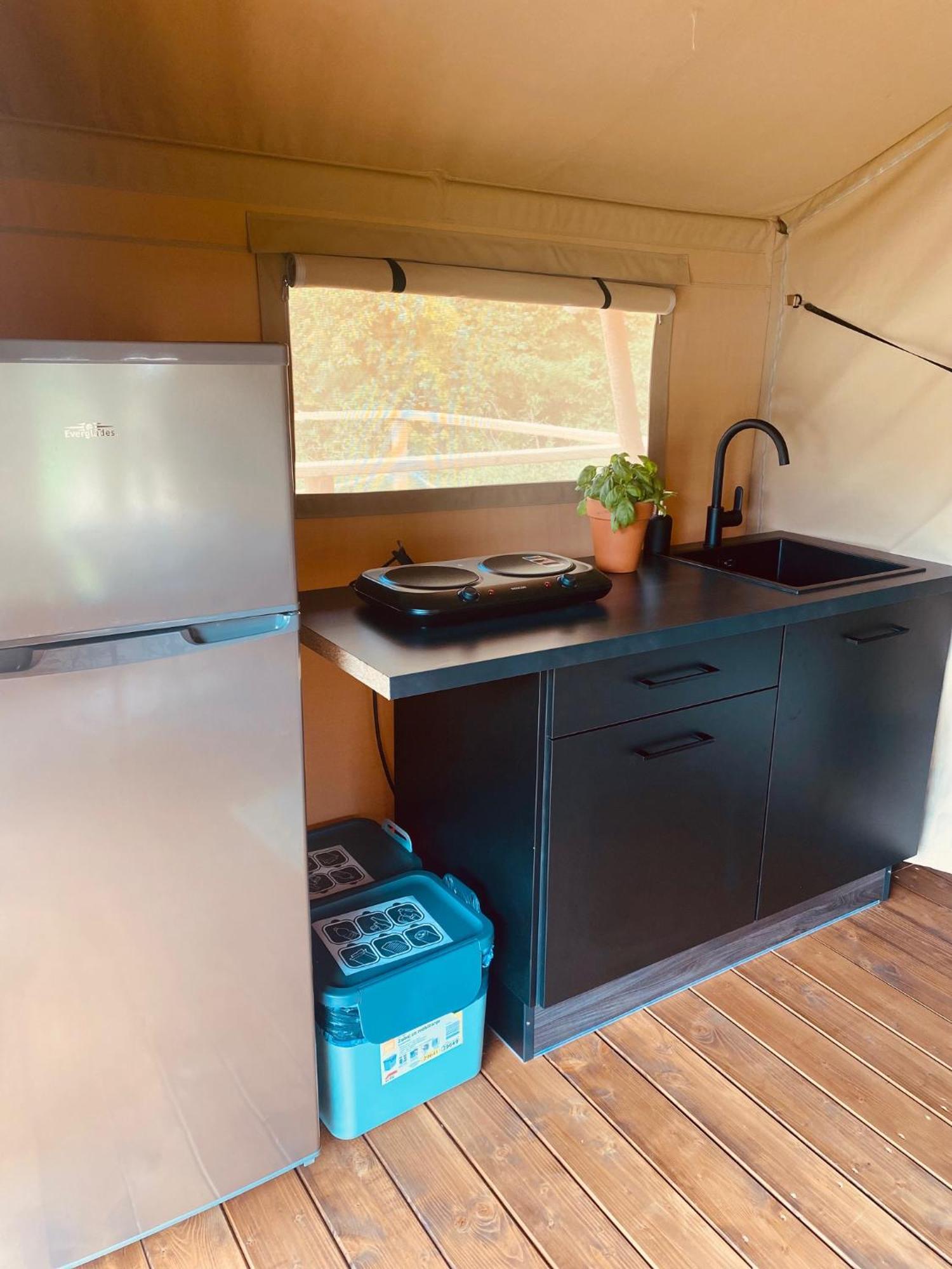 Greenvalleyglamping Otel Sesce Pri Preboldu Dış mekan fotoğraf